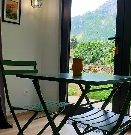 Le De Pyrene Et Hercule